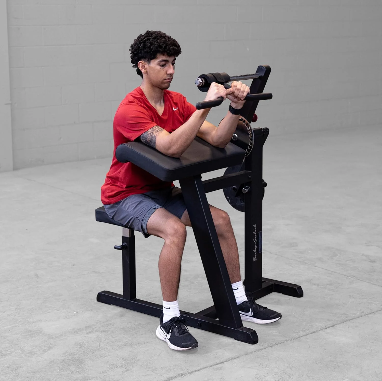 MAQUINA DE BICEPS Y TRICEPS DE BODY-SOLID GCBT380B (negro) - Image 6